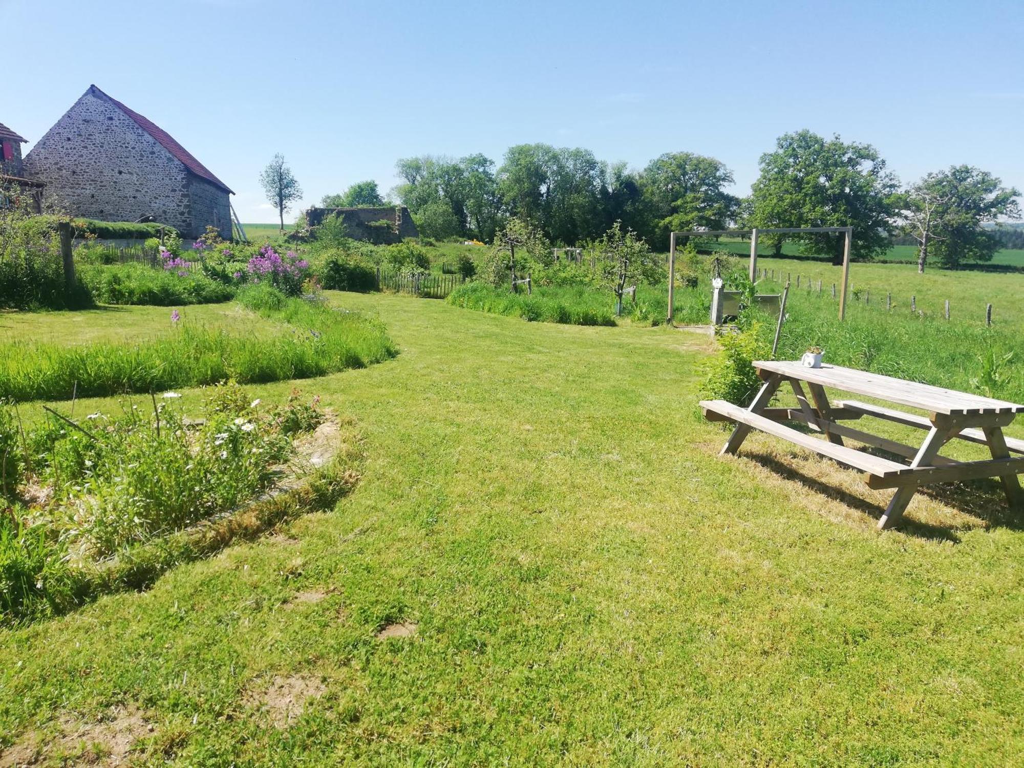 Le Monticule Bed & Breakfast Tardes Exterior photo